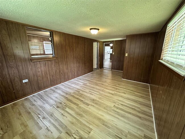 Building Photo - 3919 Forest Bluff Dr