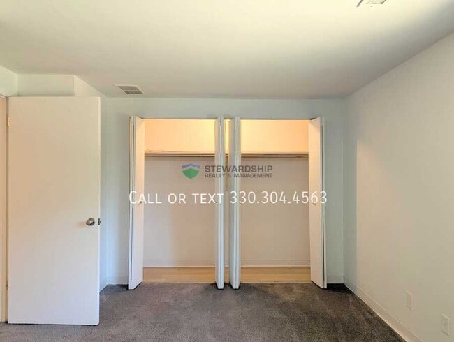 Building Photo - 376 Oak Mnr Ave NE