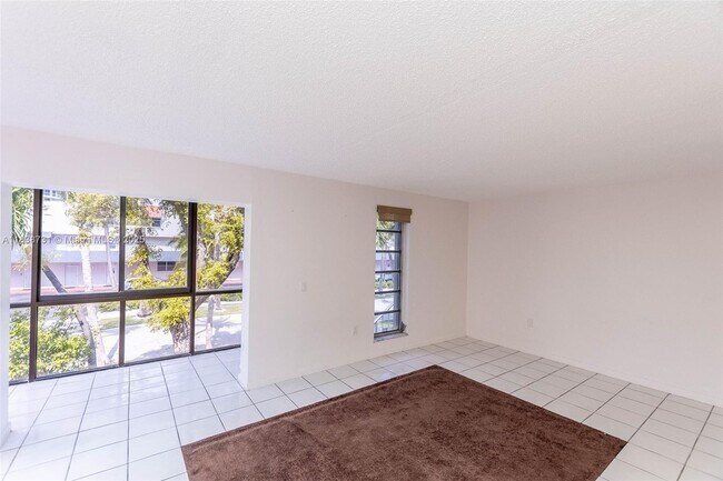 Building Photo - 3862 NE 171 St