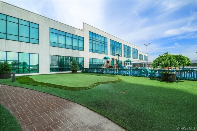 Building Photo - 10 City Pl