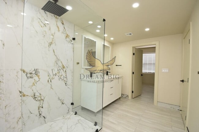 Building Photo - 8000 W Badura Ave