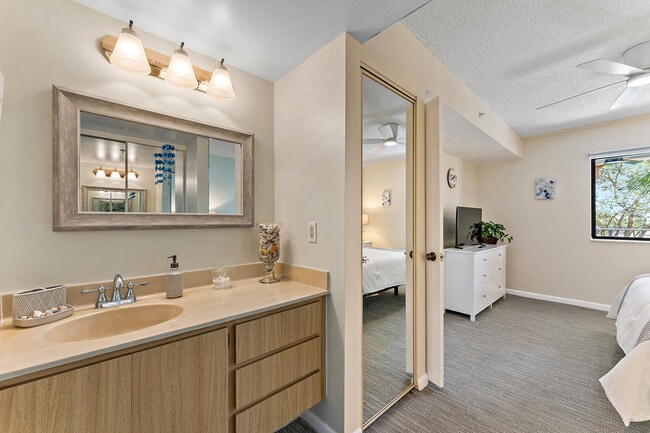 Building Photo - 1001 Seafarer Cir