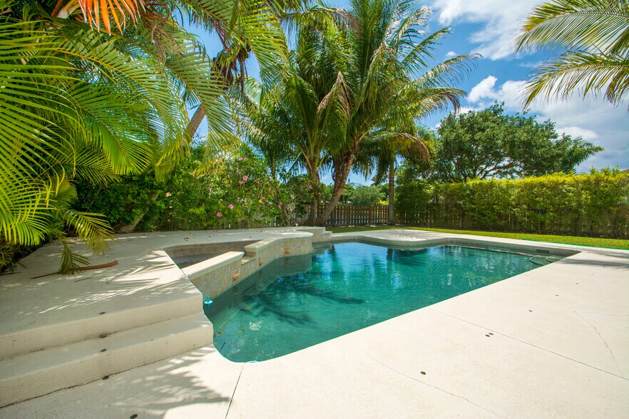 Building Photo - 2470 Compass Pointe Dr