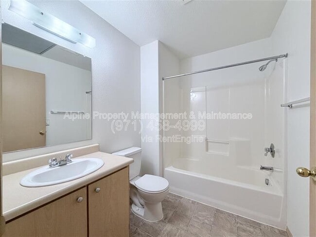 Building Photo - 10020 SW 125th Ave
