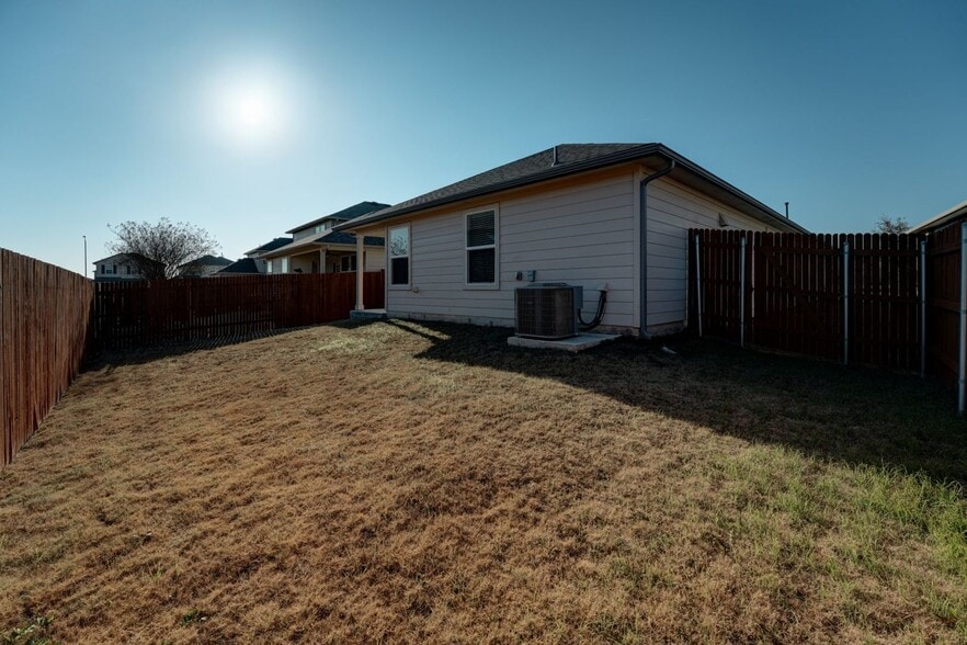 Building Photo - 153 Roanwood Dr