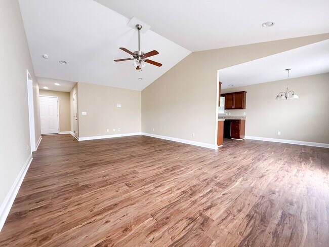 Building Photo - 3-Bedroom Home with Garage in The Reserve