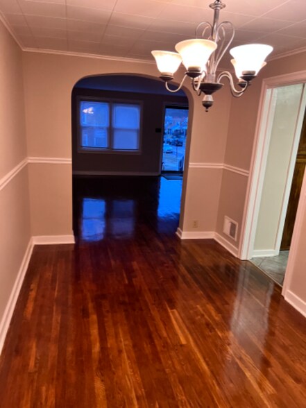 Building Photo - 2453 Berryhill St
