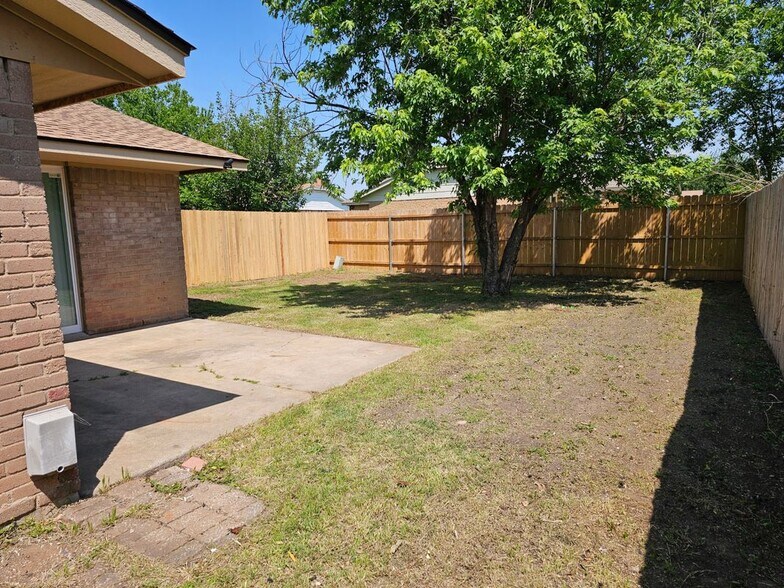 Building Photo - 8606 Brookline Ave