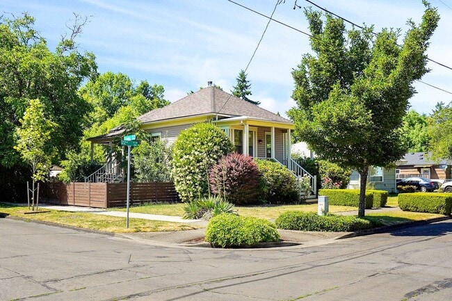 Building Photo - 22nd St Duplex - VPM295T-3