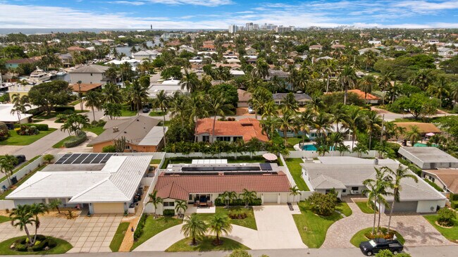 Building Photo - 2862 NE 35th Ct