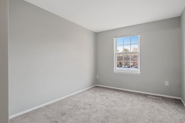 Building Photo - 10661 High Beam Ct