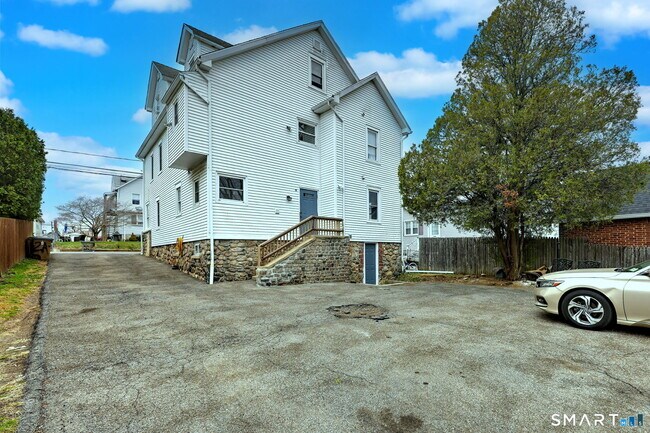 Building Photo - 86 Avery St