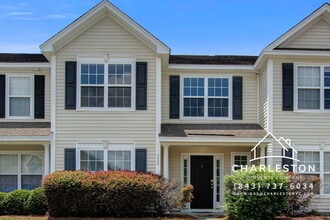 Building Photo - 2425 Scholar Ln