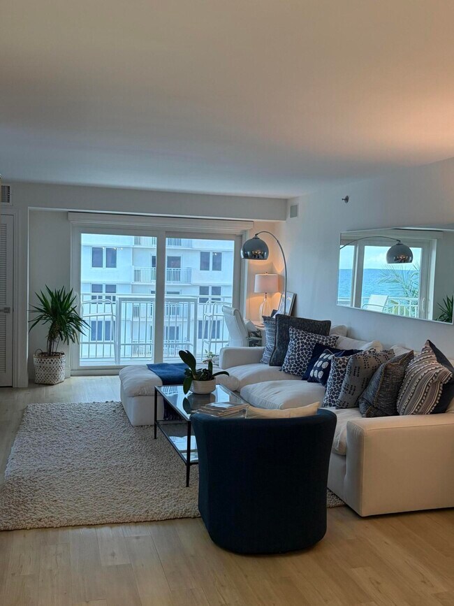 Building Photo - 3221 S Ocean Blvd