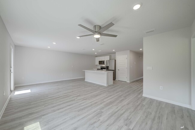Building Photo - 282 Boggy Creek Way