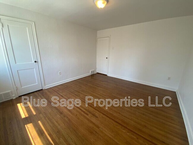 Building Photo - 7007 Greenwood Ave