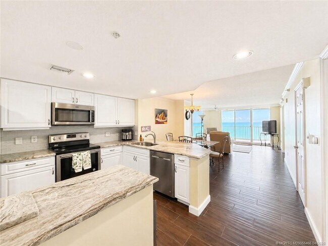 Building Photo - 5051 N Hwy A1A