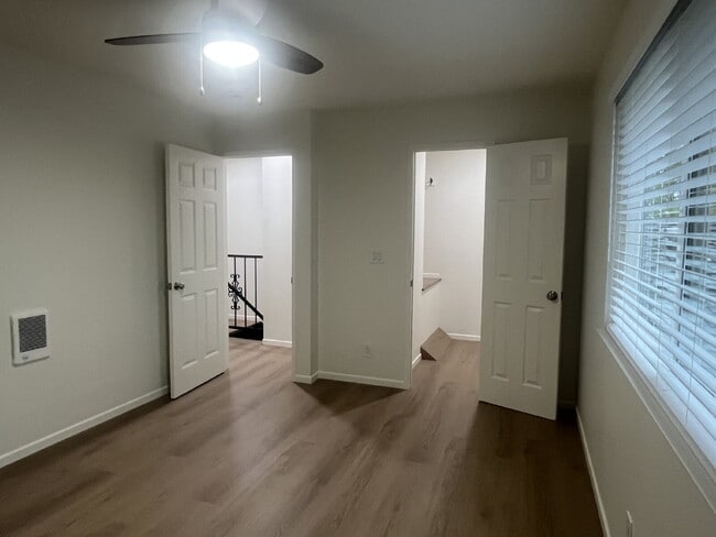 Building Photo - Charming 2-Bedroom Condo with Elegant Upgrades