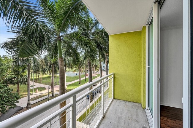 Building Photo - 2000 N Bayshore Dr