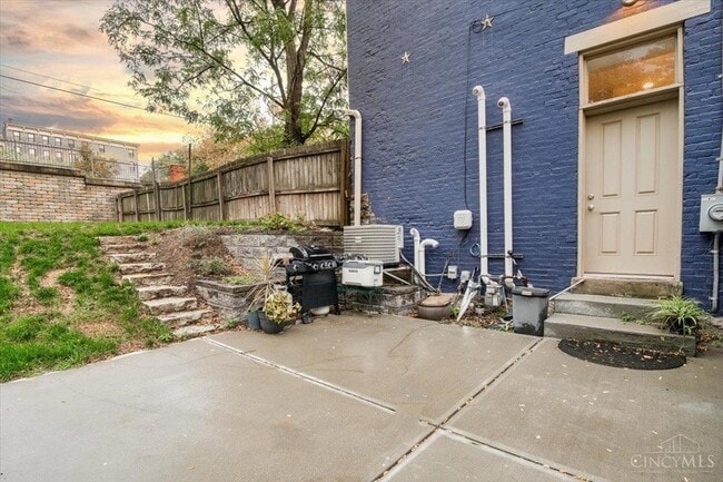 Building Photo - 320 Seitz St