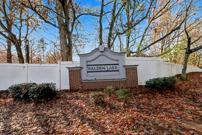 Building Photo - 2559 Walden Lake Dr