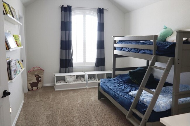 Building Photo - Room to S P R E A D out!