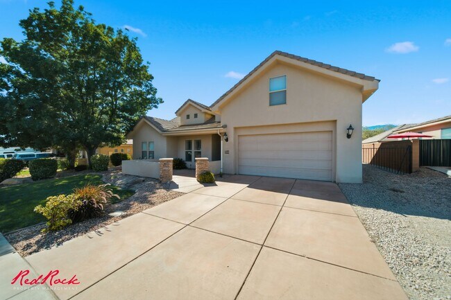 Building Photo - 3304 W Palomar