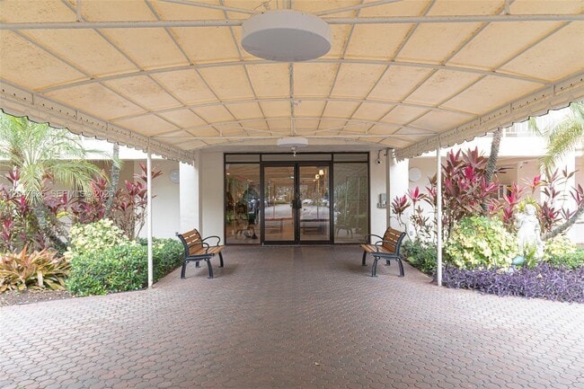 Building Photo - 3051 N Course Dr