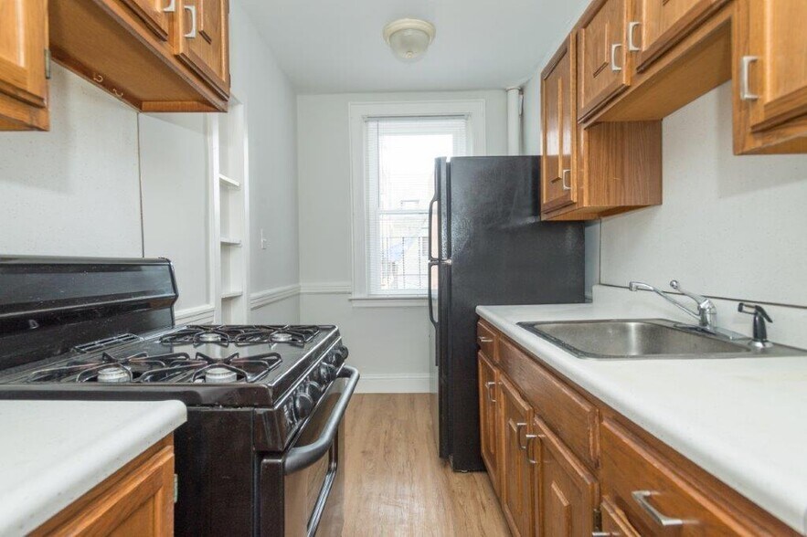 Primary Photo - 136 Highland Ave