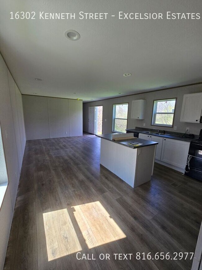 Building Photo - 16302 Kenneth Dr