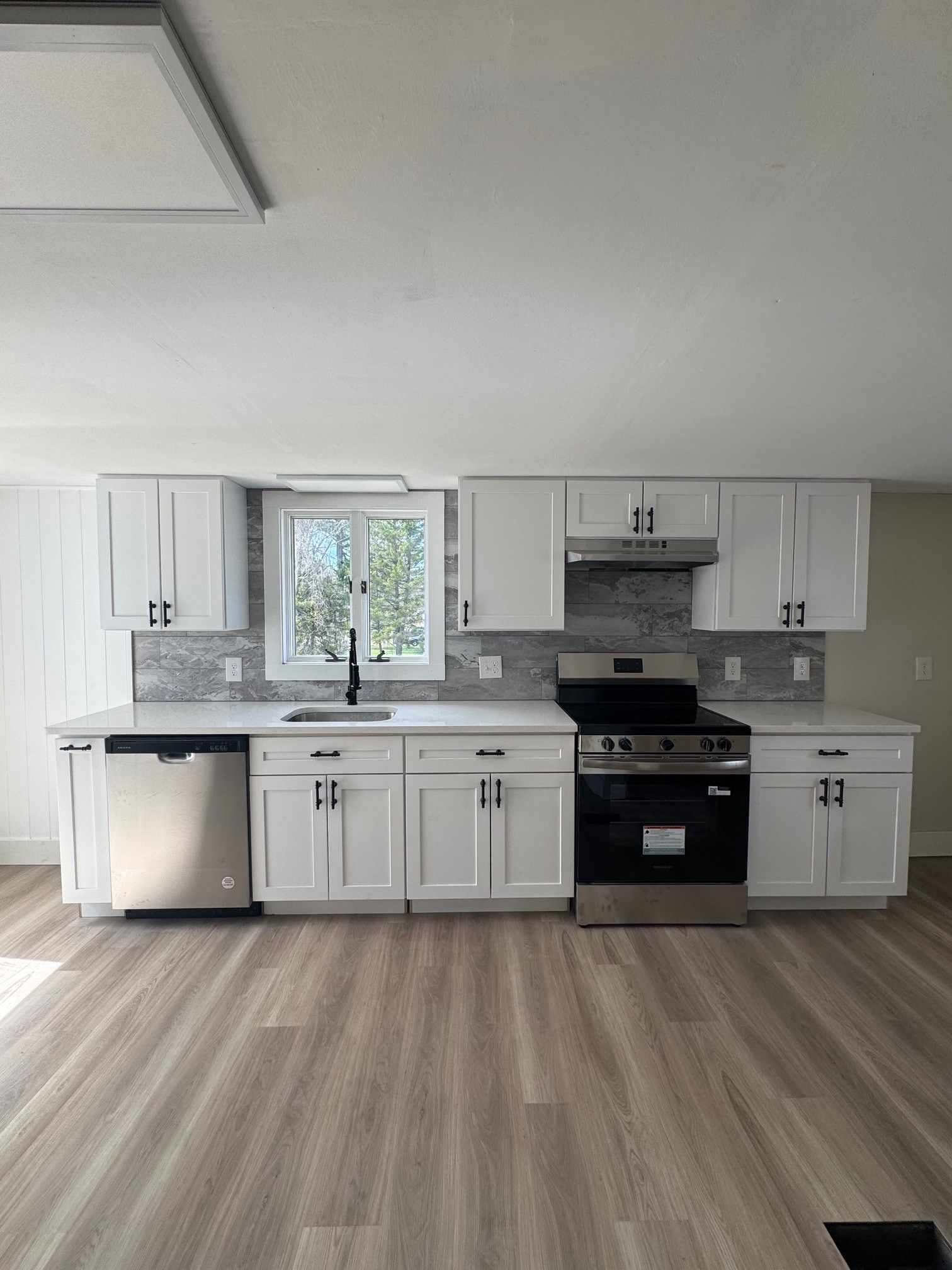 Building Photo - 15 Moody St