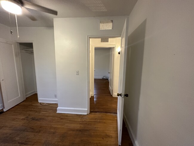Building Photo - 735 E Henderson Dr