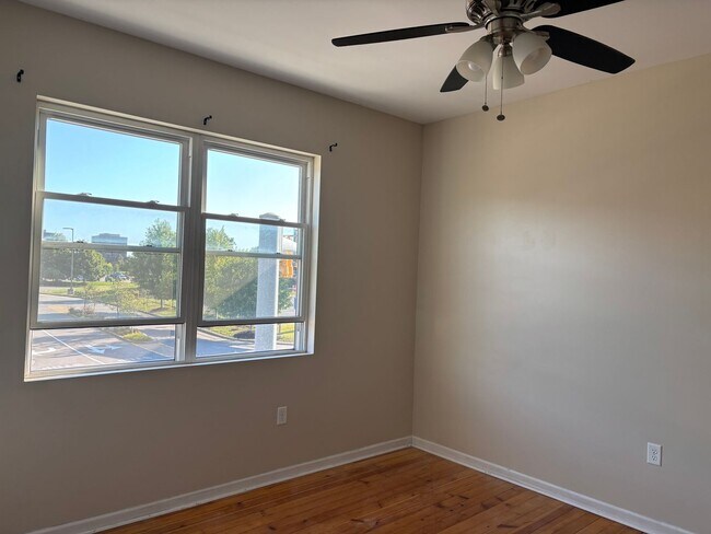 Building Photo - 580 Amherst St