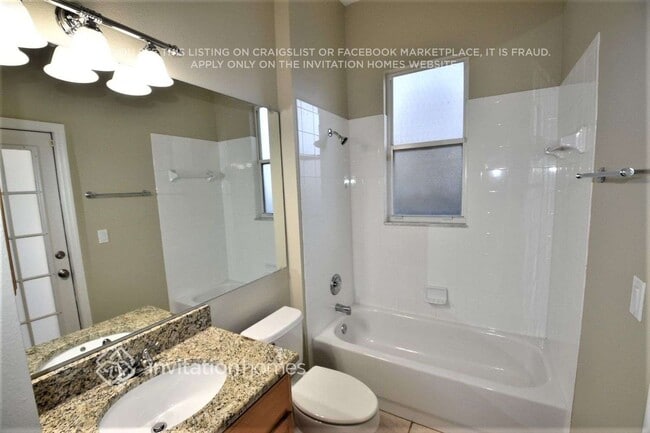 Building Photo - 3960 Woodview Dr