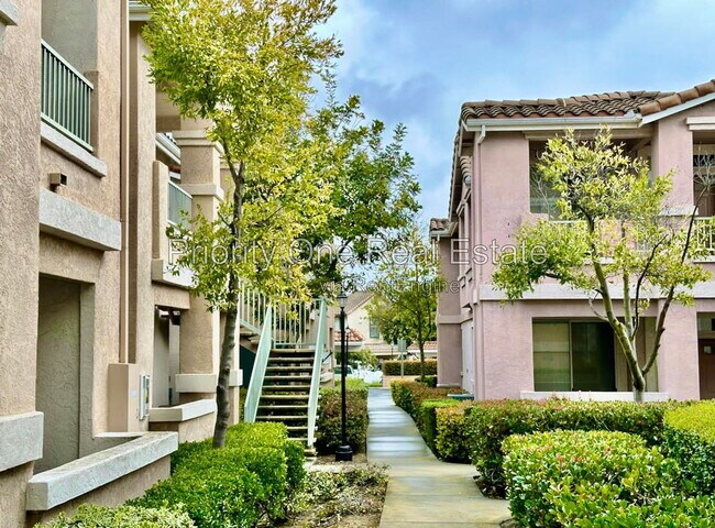 Building Photo - 10766 Sabre Hill Dr