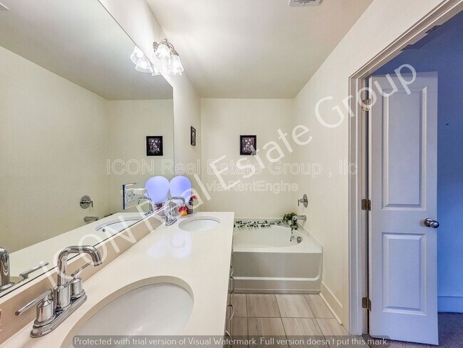 Building Photo - 5786 Calle Vis Dr