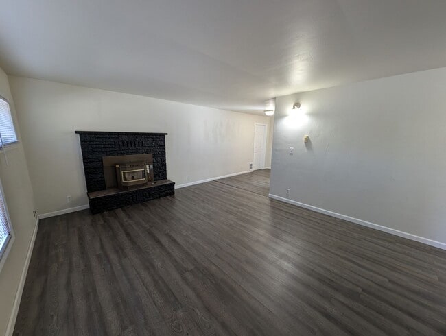 Building Photo - Well Maintained Duplex Unit in Bremerton, Available MARCH 15TH