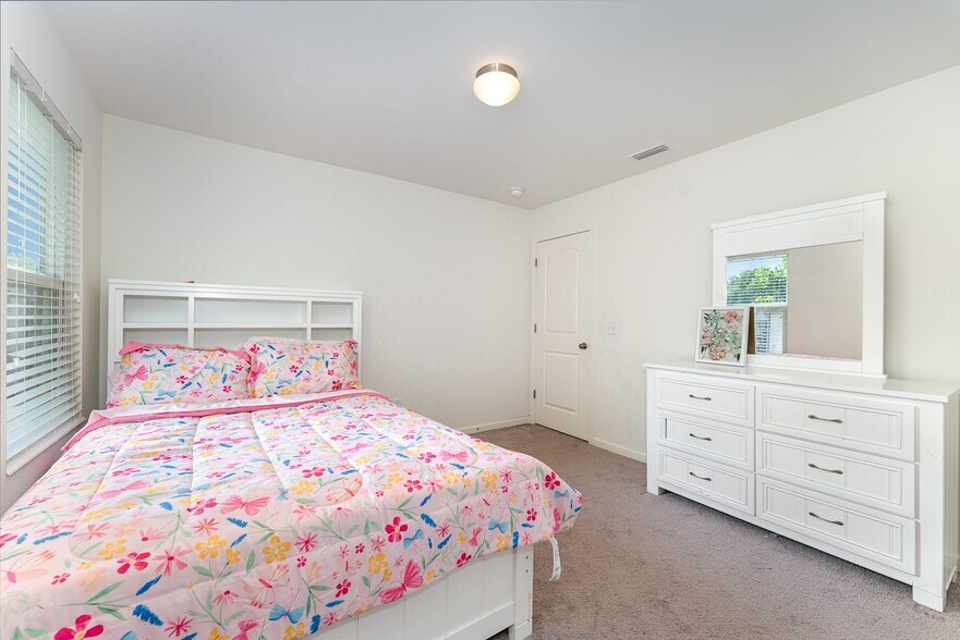 Building Photo - 5514 Hardie Farm Dr