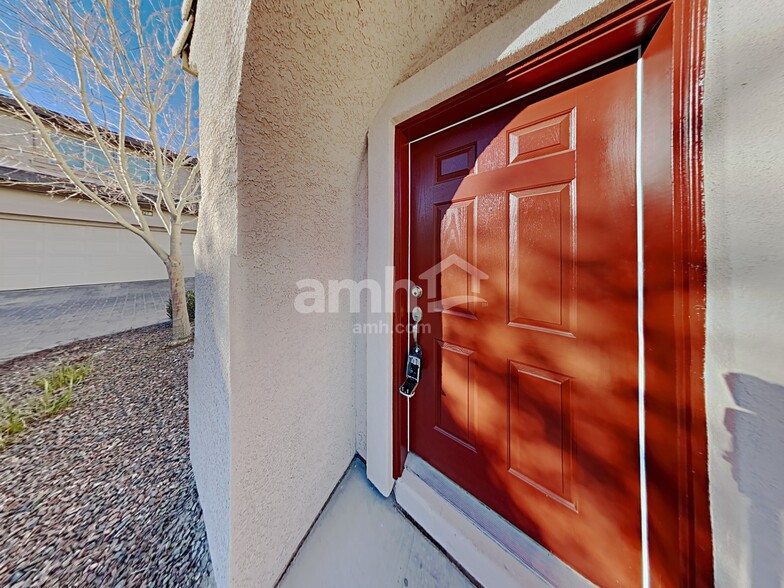 Building Photo - 921 Shades End Ave