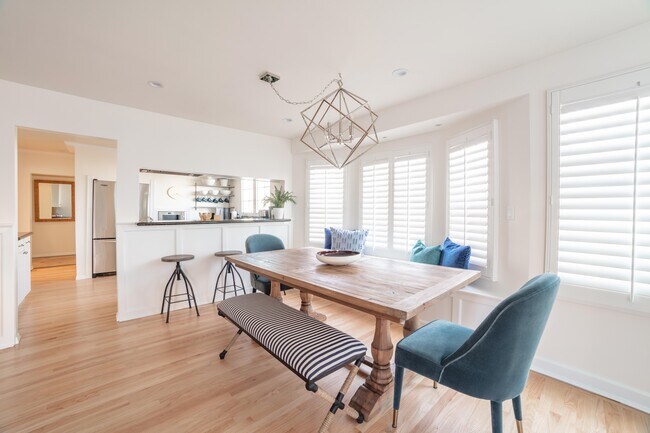 Building Photo - 204 30th St