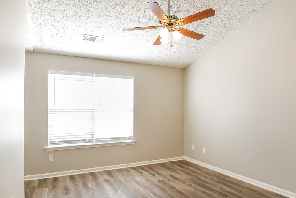 Building Photo - 207 Oak Grove Ln