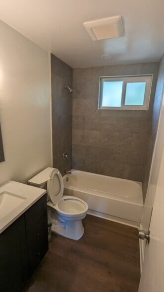 Building Photo - 10420 Commerce Ave