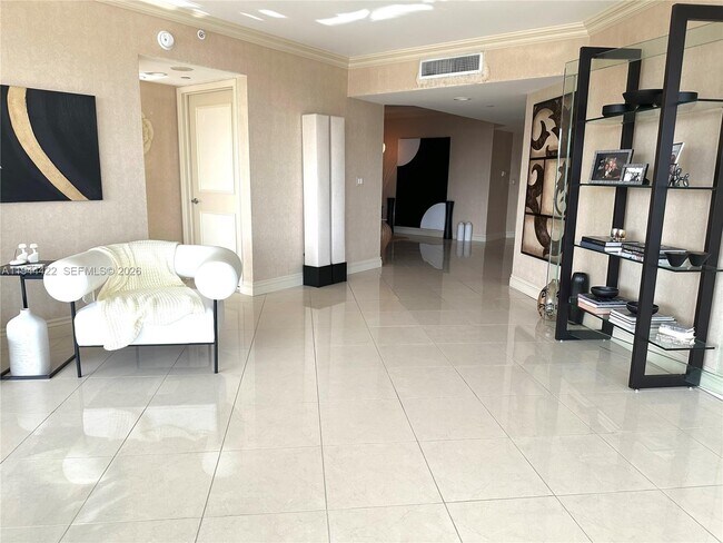 Building Photo - 16500 Collins Ave