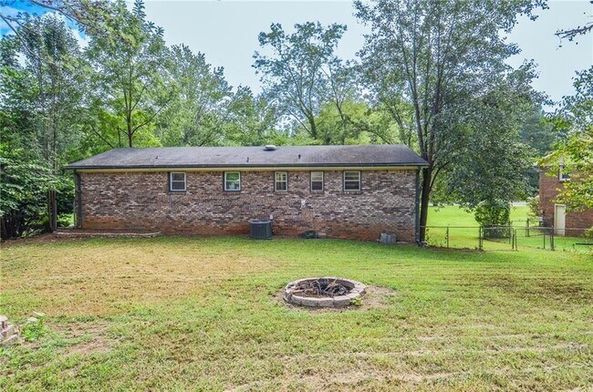 Building Photo - 2945 Rio Montana Dr