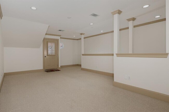 Building Photo - 28 Waterway Ct