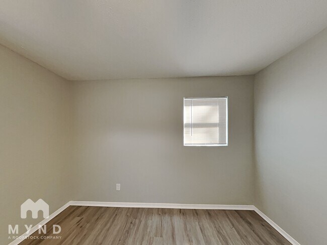 Building Photo - 5575 Oglesby Rd