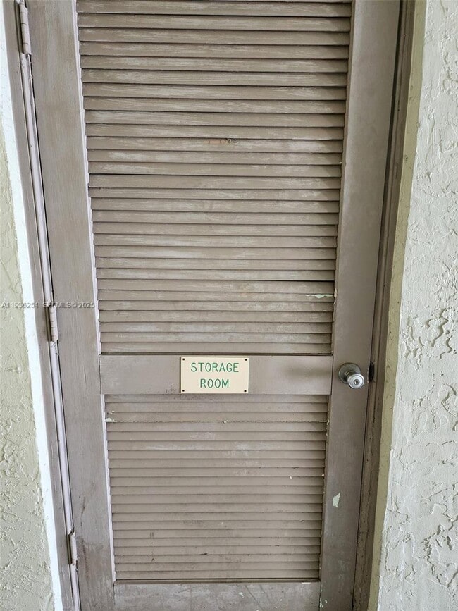 Building Photo - 609 S State Rd 7