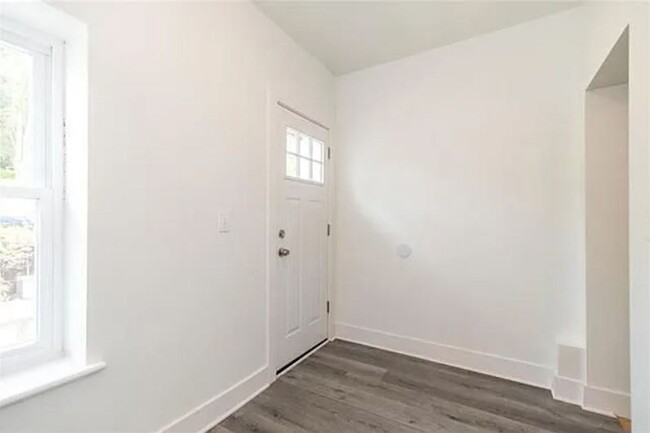 Building Photo - Brand New 4 Bedroom / 3.5 Bathroom Townhom...