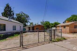 Building Photo - Cute and Cozy 2 bedroom home. Water includ...