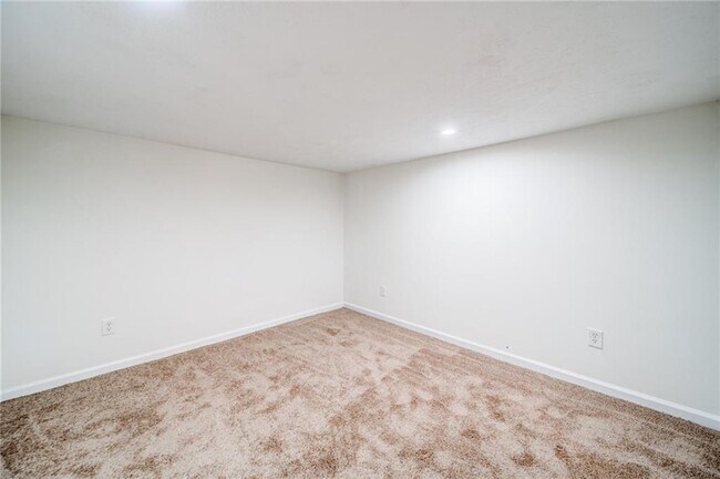 Building Photo - 5574 Hardscrabble Rd